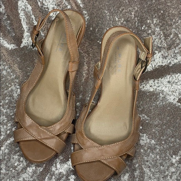 ALFRED SUNG || Pure By Alfred Sung Wedges - Picture 1 of 5